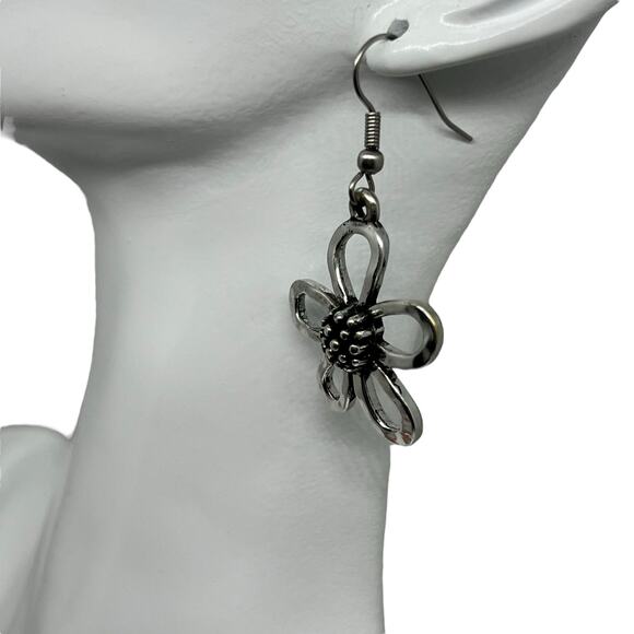 Silver Daisy Flower Earring - Boho Dangle Drop - Open Petal Design - Y2K Style - Picture 5 of 6
